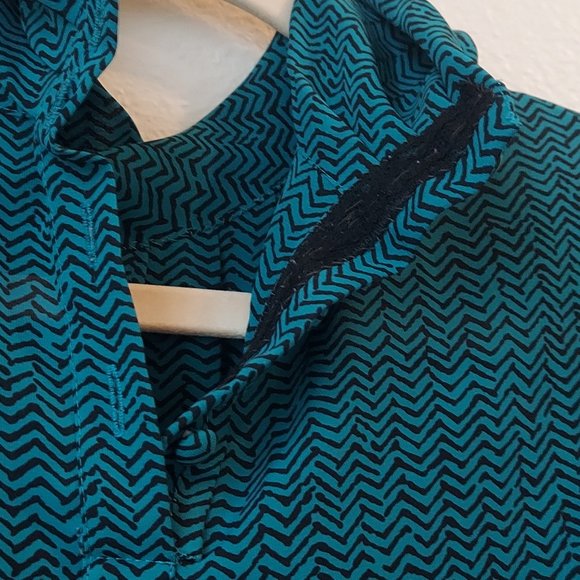 Vintage No Brand 80s Green and Black Blouson Dress with Mock Neckline - Picture 8 of 8